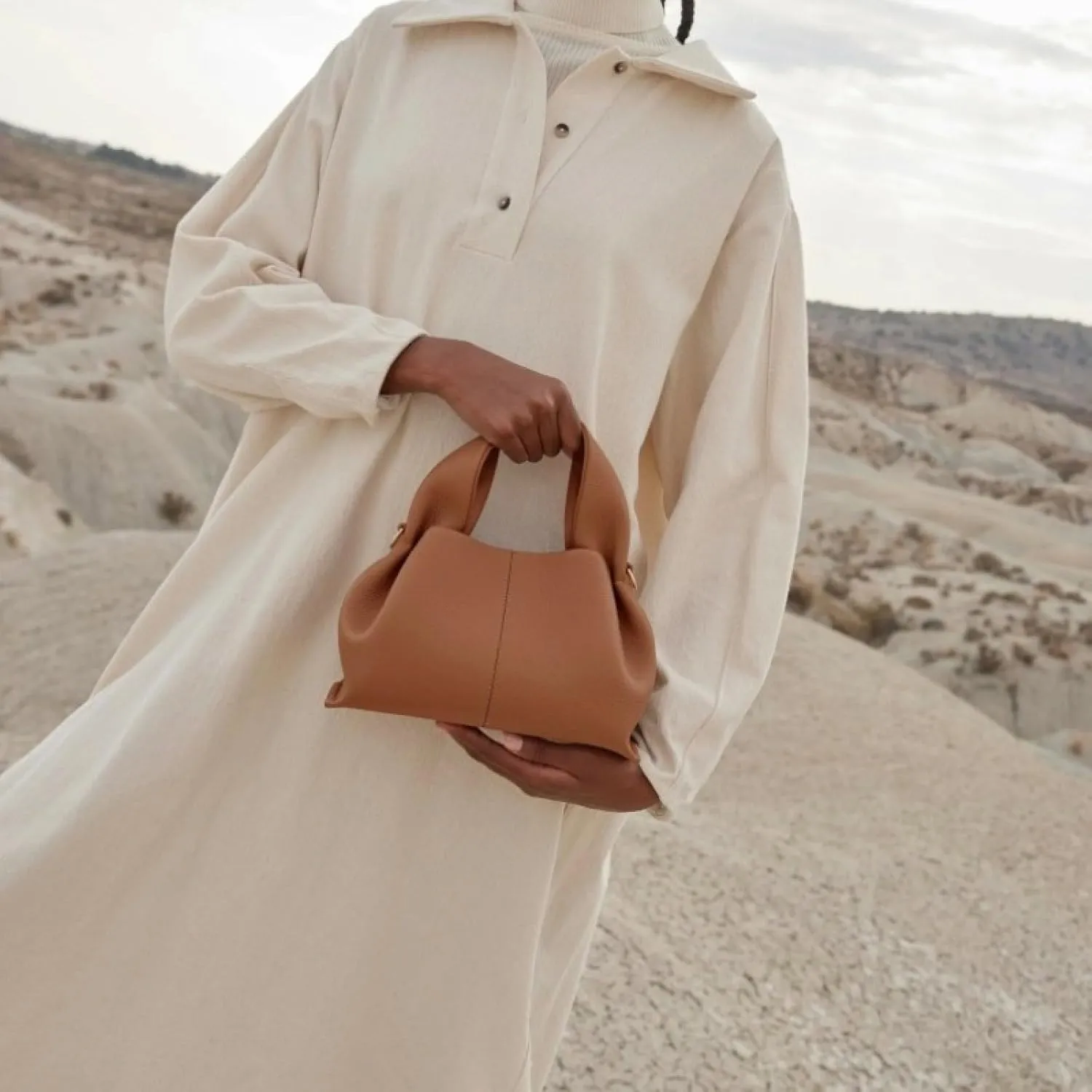 APLUSH Retro Crossbody Bag Cloud Pouch Bag with Removable Strap,Dumpling Clutch Purse Handbag Leather Tote Shoulder Bag,Camel