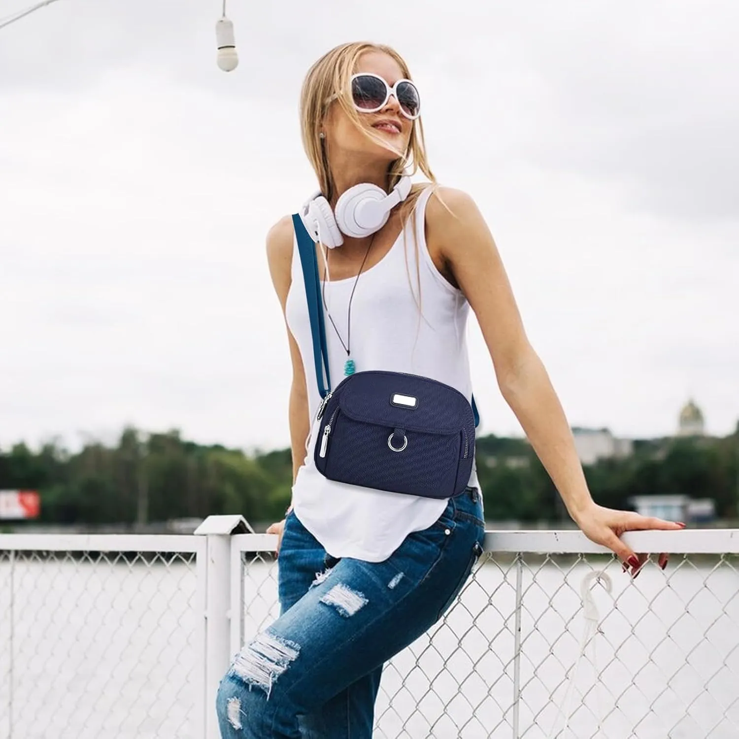 Crossbody Bags for Women Quilted Crossbody Purses Crossbody Bags Trendy Small Shoulder Bag with Wide Strap