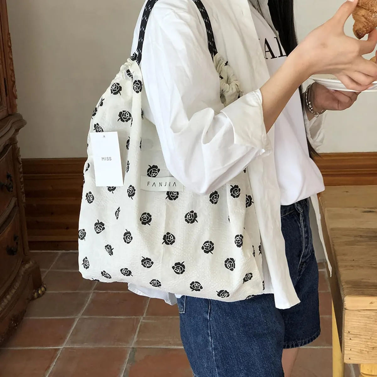 Korean version floral handbag for women's fresh Japanese style small floral shoulder bag with large capacity shopping bag