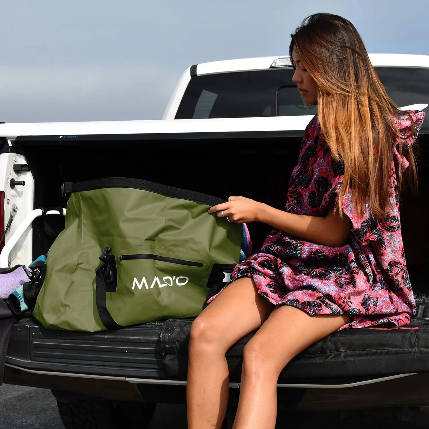 Malo'o Waterproof Dry Bag Duffel 40L/60L/100L, Roll Top Duffel Keeps Gear Dry for Kayaking, Rafting, Boating, Swimming, Camping, Hiking, Beach, Fishing - Internal & External Pockets and Molle Loops