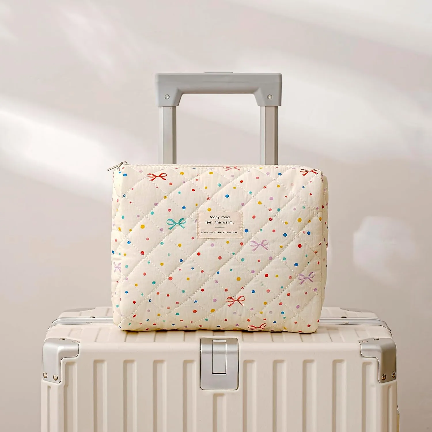 uekeboag Quilted Cotton Makeup Bag,Coquette Quilted Toiletry Bag for Women and Girls,Floral Coquette Pouch,Cute Kawaii Travel Cosmetic Bags(Dots and Bows)
