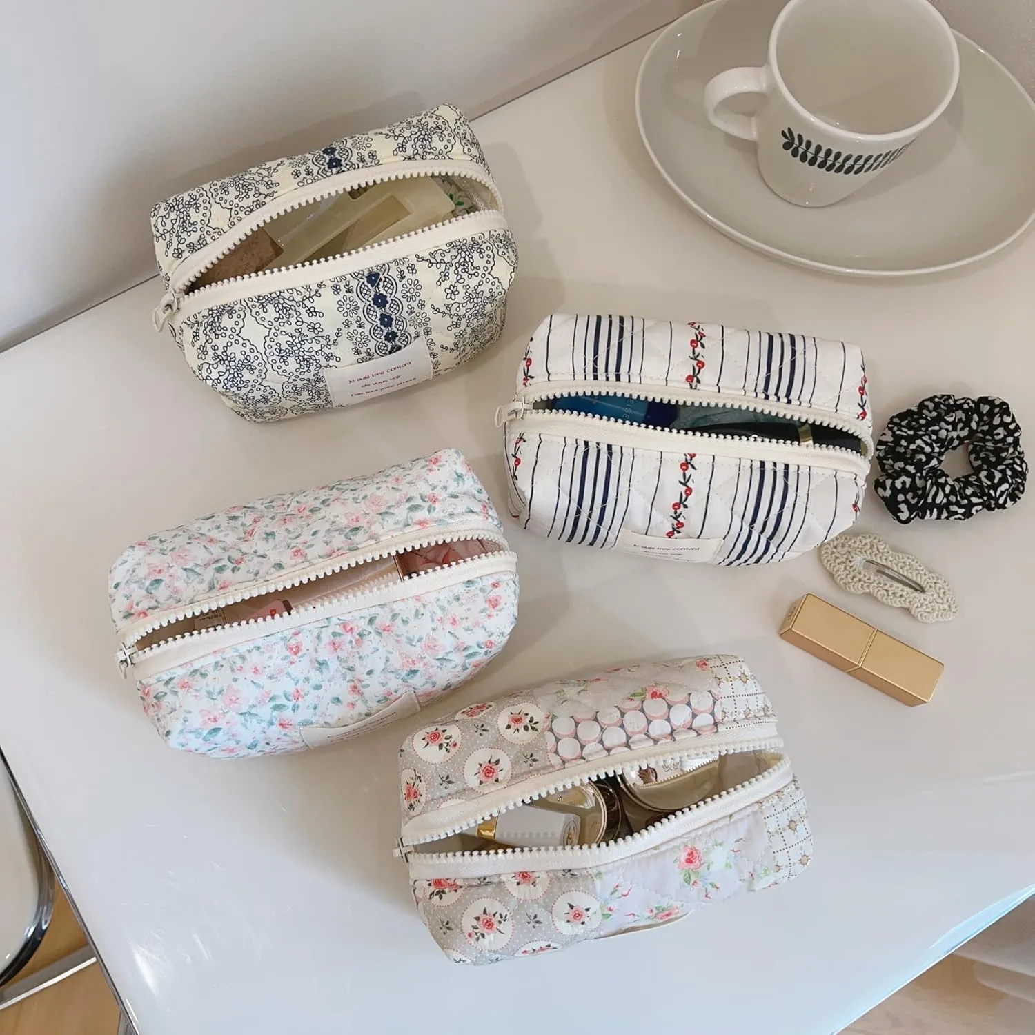 uekeboag Small Cute Floral Quilted Cotton Makeup Bag,Mini Coquette Quilted Cosmetic Pouch with Zipper,Kawaii Travel Toiletry Bags for Purse(02 Navy flower)