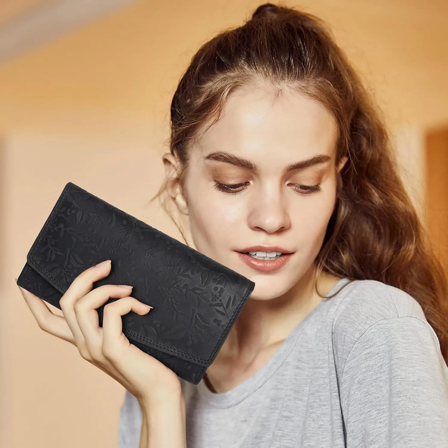 VALENCHI Leather Wallet For Women RFID Blocking Slim Minimalist Ladies Long Clutch Purse Organizer Credit Card Holder Slots with Zipper Pocket (Black Oily Hunter)