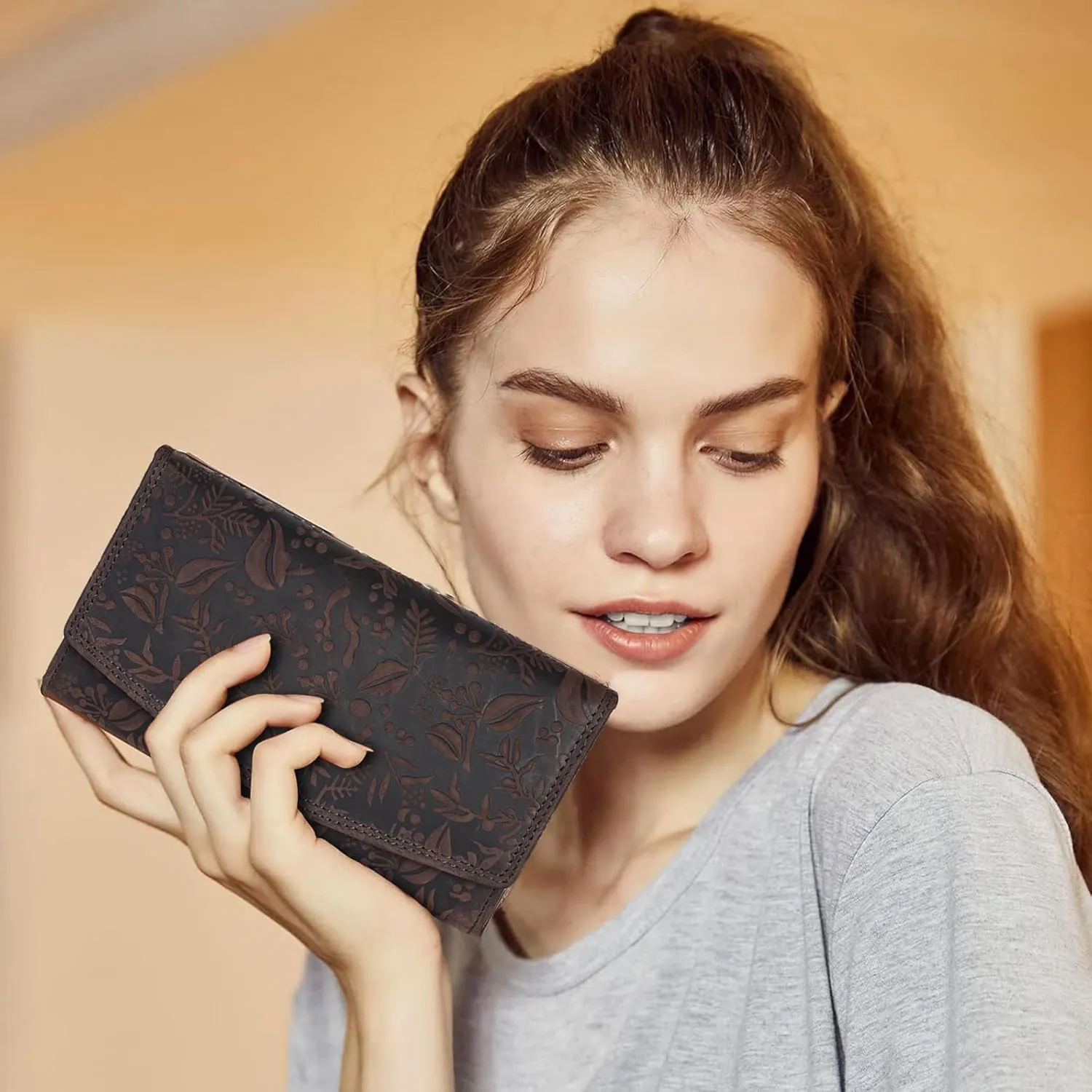 VALENCHI Leather Wallet For Women RFID Blocking Slim Minimalist Ladies Long Clutch Purse Organizer Credit Card Holder Slots with Zipper Pocket (Brown Oily Hunter)